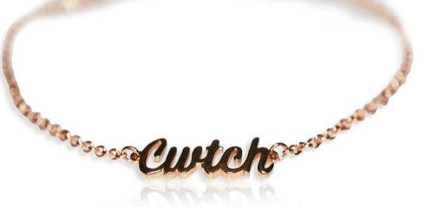 Breichled Aur 9ct Cwtch llofnod